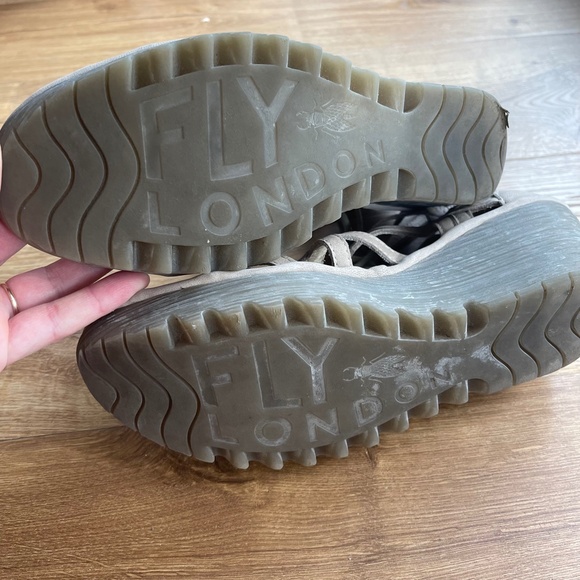 FLY LONDON YUKE Silver Metallic Sandal Wedges Size 41 (10-10.5) - Picture 4 of 9